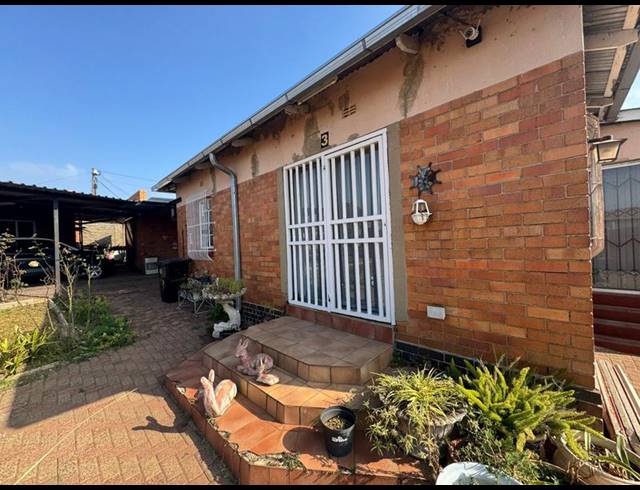 3 BEDROOM HOUSE FOR SALE IN SOUTH HILLS